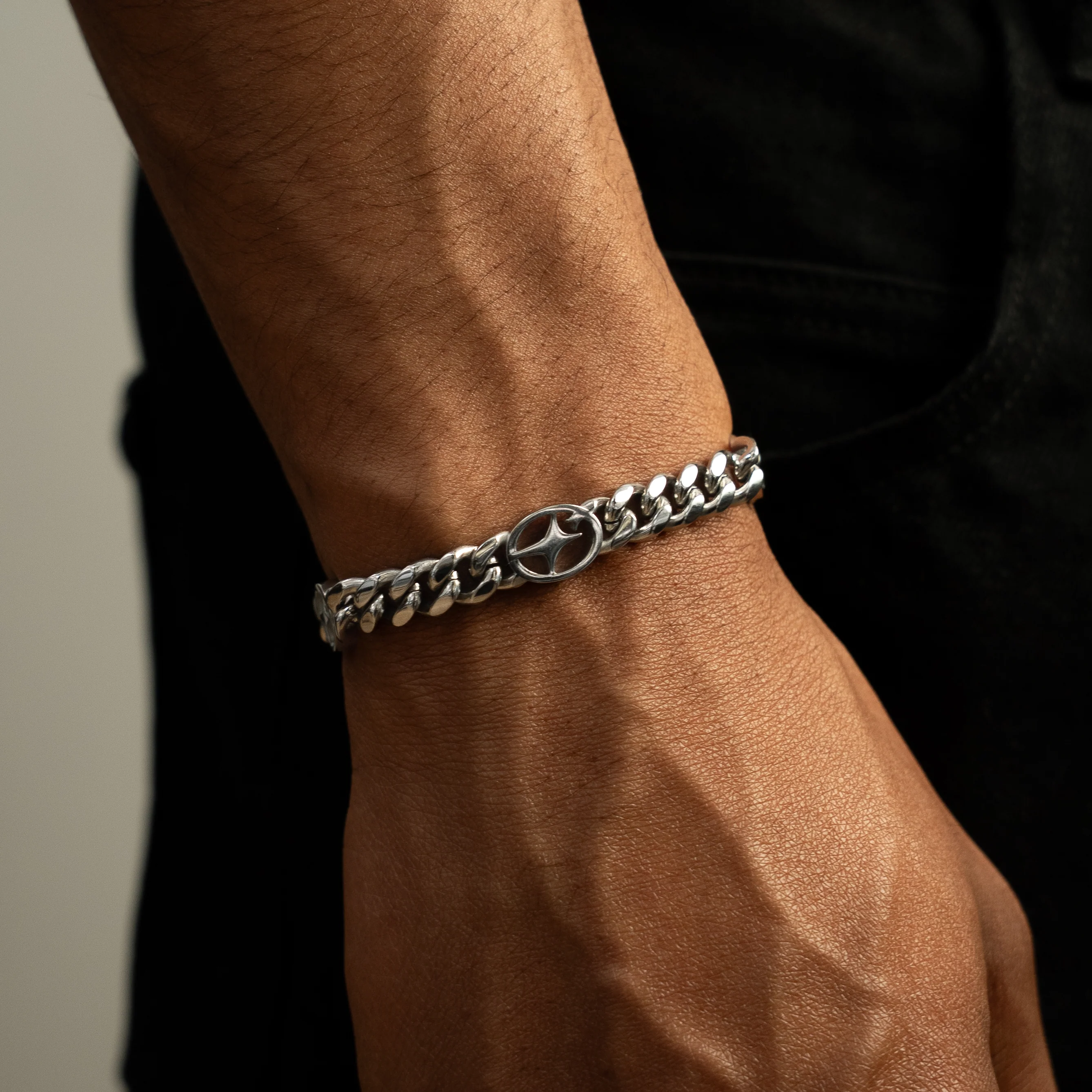 Bracelet Cuban link 8 mm Signature Argenté - Image 4
