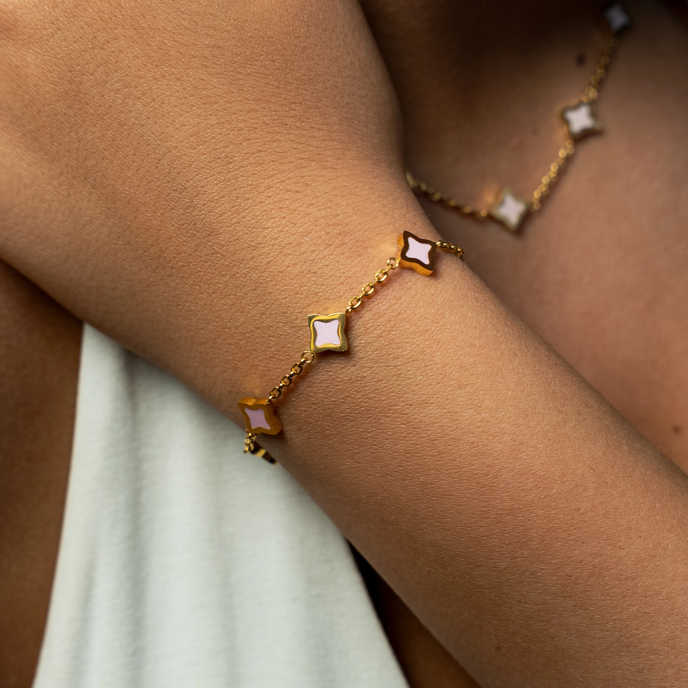 Bracelet Flower câble Doré - Motif Rose - Image 2