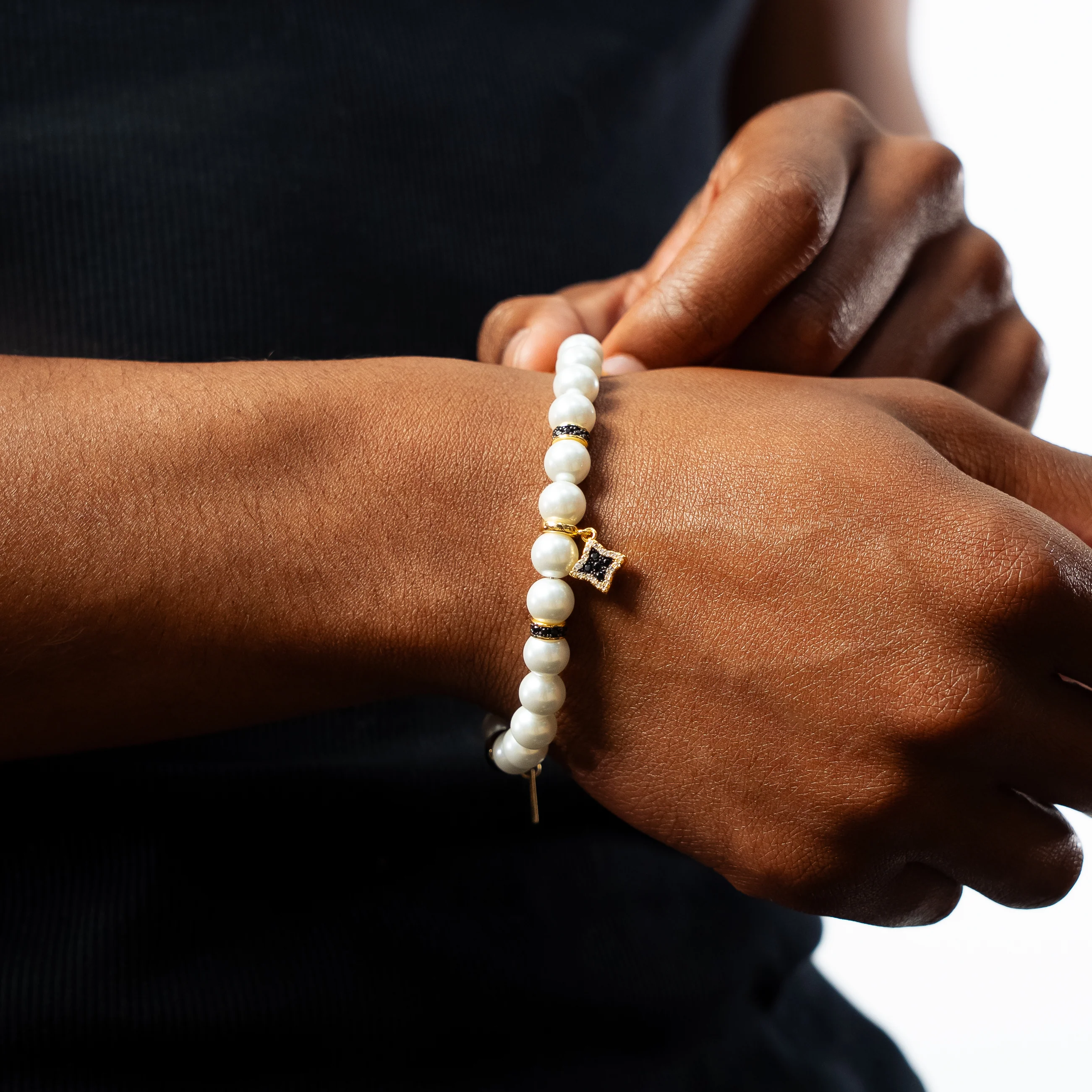 Bracelet Flower Pearl Doré - Pierres Noires - Image 2