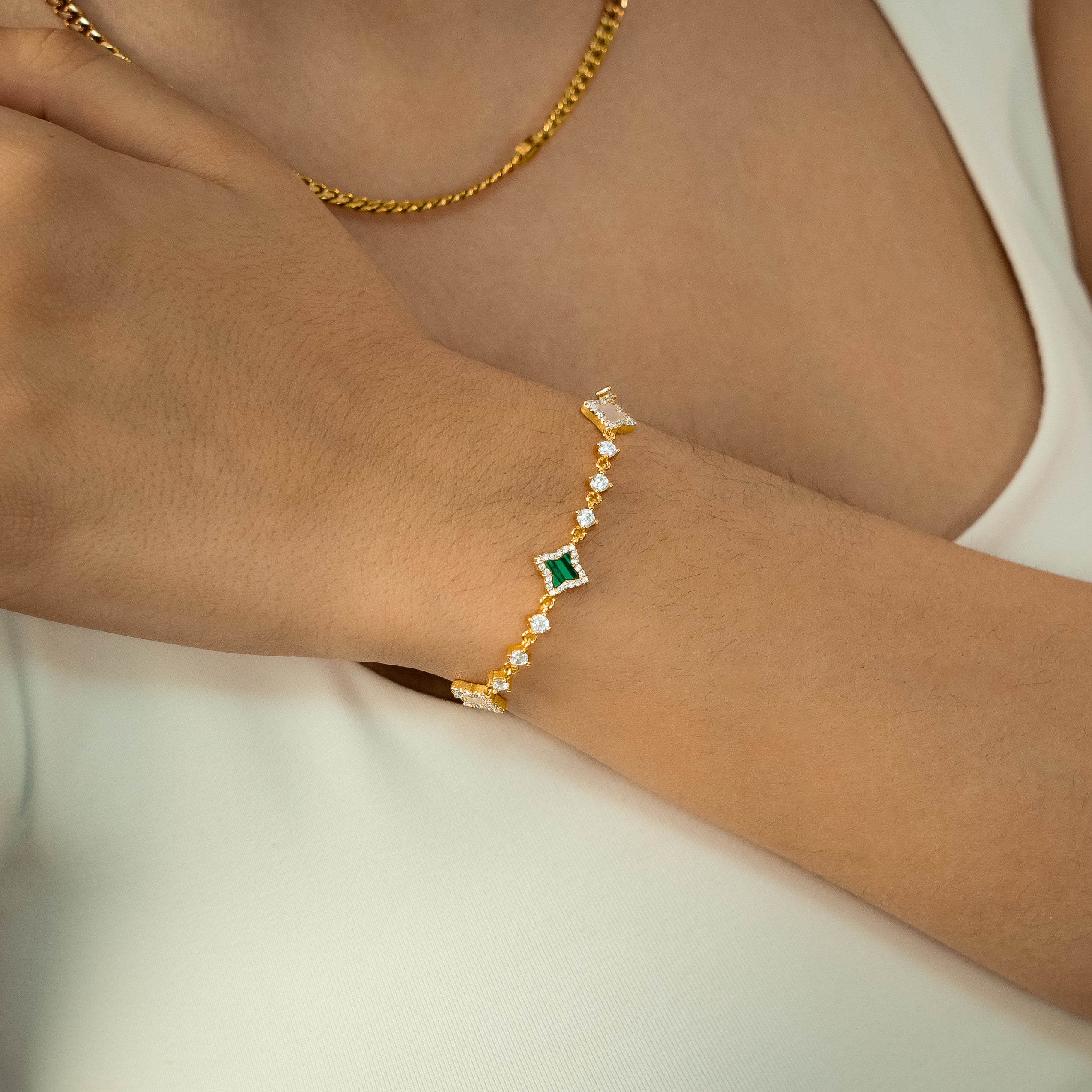 Bracelet Flower Tennis Doré - Motif Blanc & Vert - Image 2