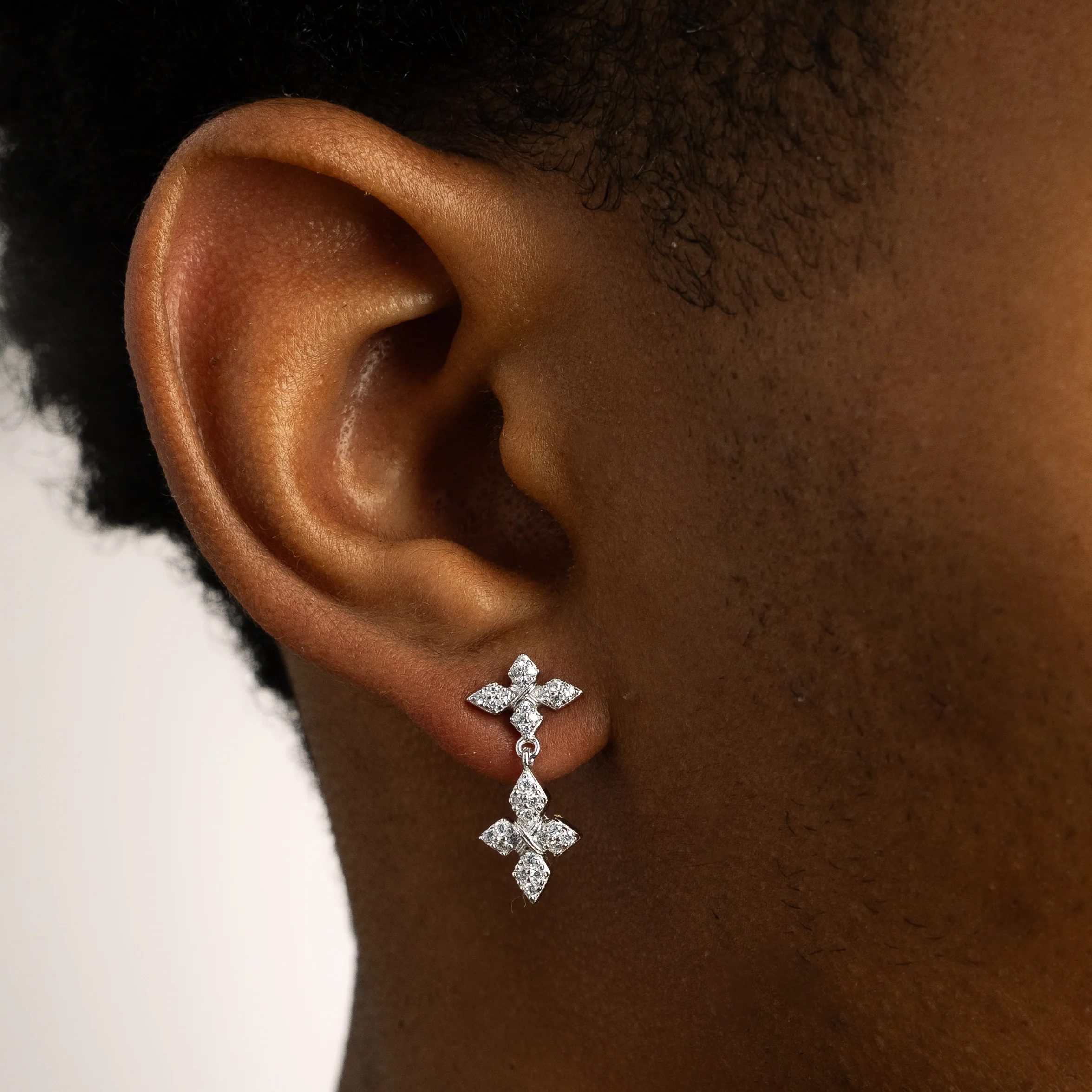 Iced Crossed Star Earrings - Argenté - Image 2