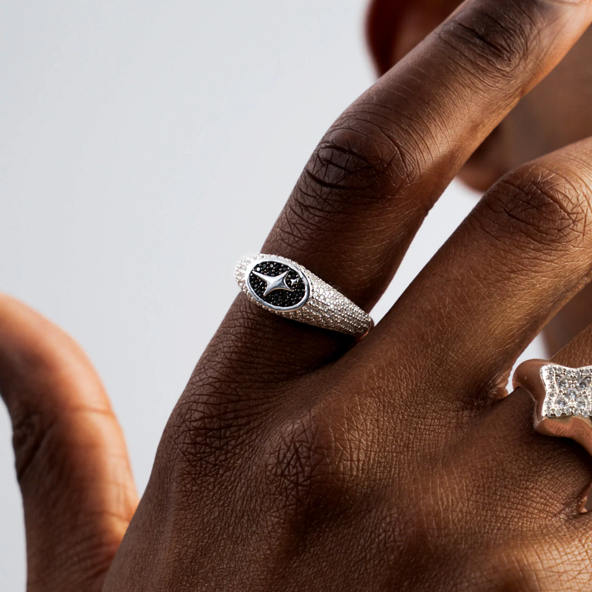 Iced Oval signet ring argentée - Image 3