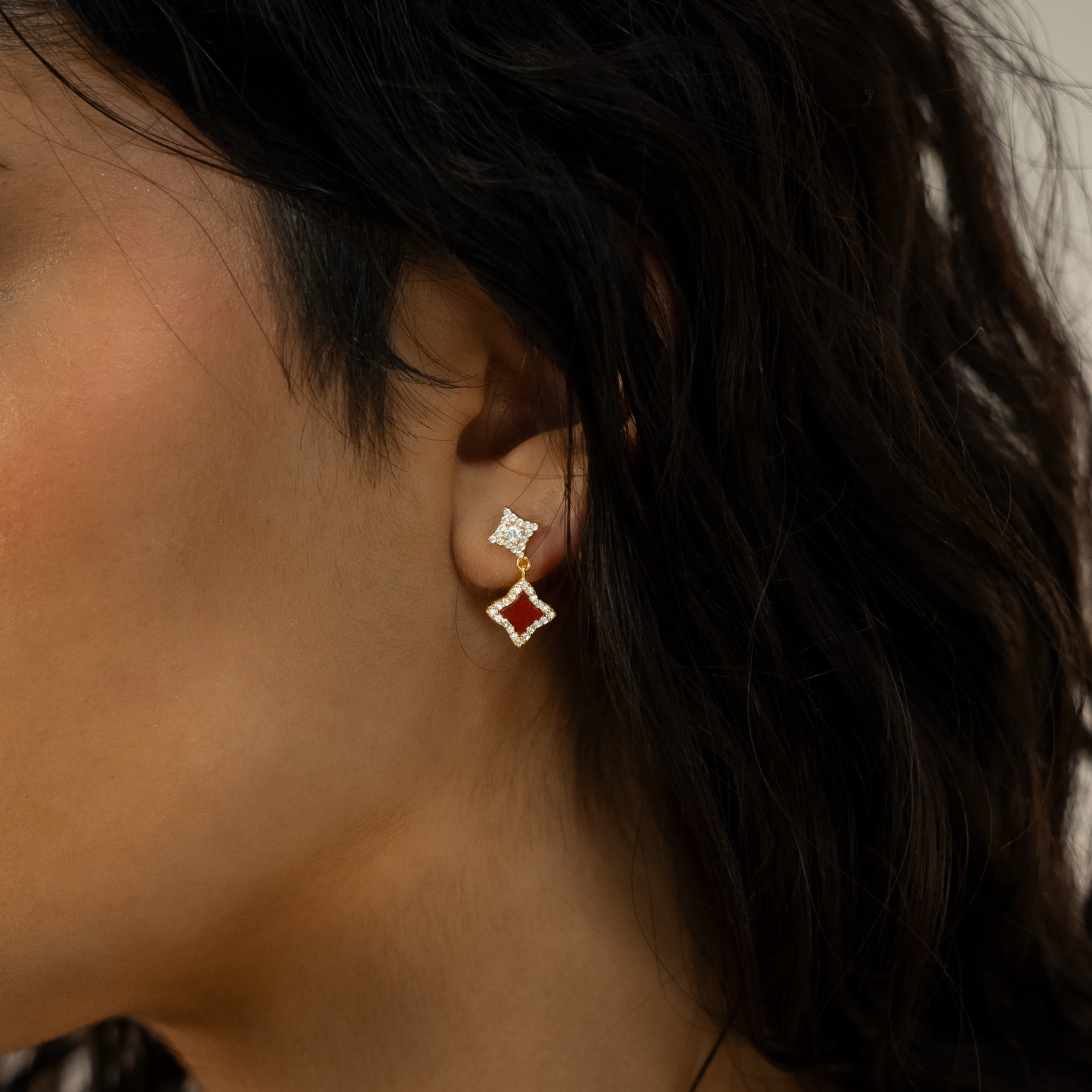 Stars & Flowers earrings dorées - Motif rouge - Image 2